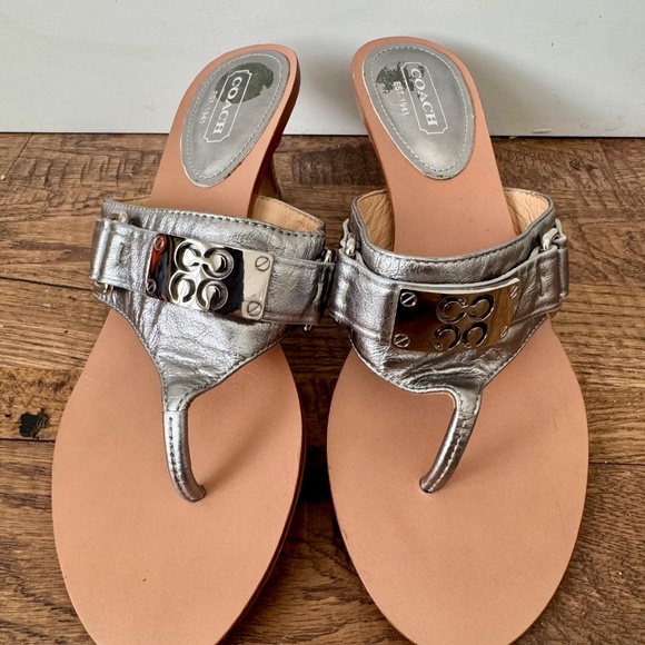 New Coach Alberta Kitten Heel Metallic Silver Shoes Sandals Women's Size 6 - Picture 3 of 7
